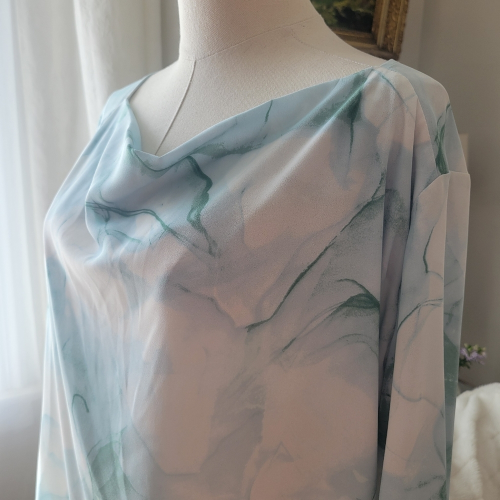 Beautiful Calvin Klein Blouse - Picture 5 of 8